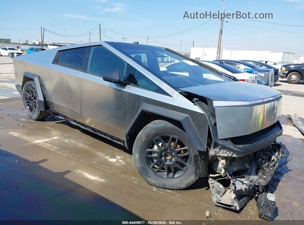 7G2CEHED9SA060947 2025 TESLA CYBERTRUCK Серебряный Передняя правая четверть