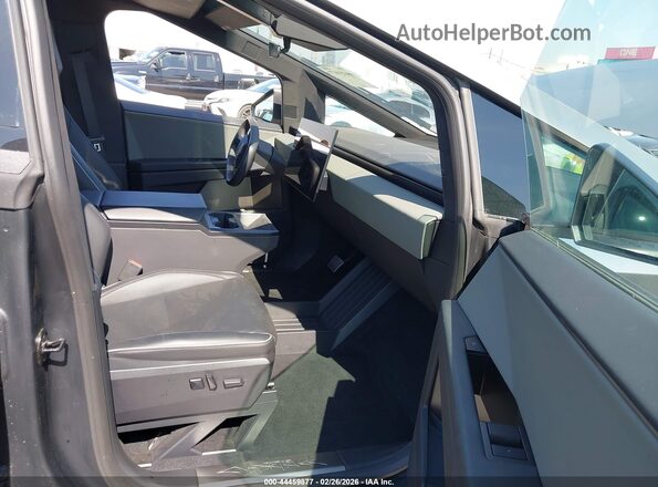 7G2CEHED9SA060947 2025 TESLA CYBERTRUCK Серебряный Вид салона спереди