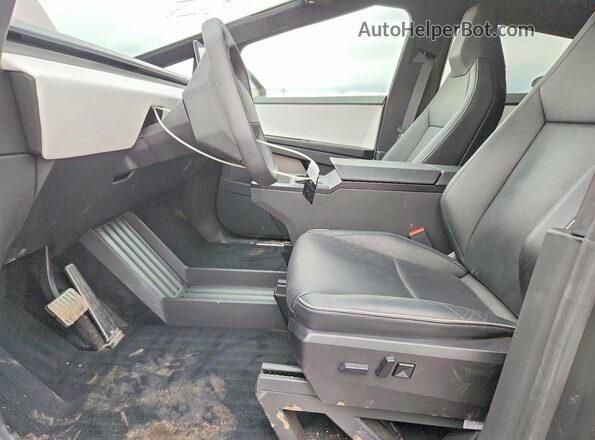 7G2CEHEDXRA046050 2024 TESLA CYBERTRUCK Красный Вид салона спереди