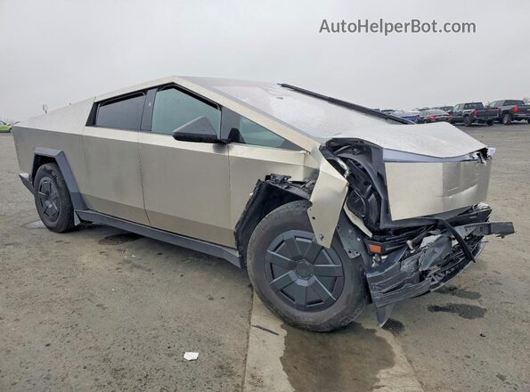 7G2CEHEDXSA070628 2025 TESLA CYBERTRUCK Серебряный Передняя правая четверть