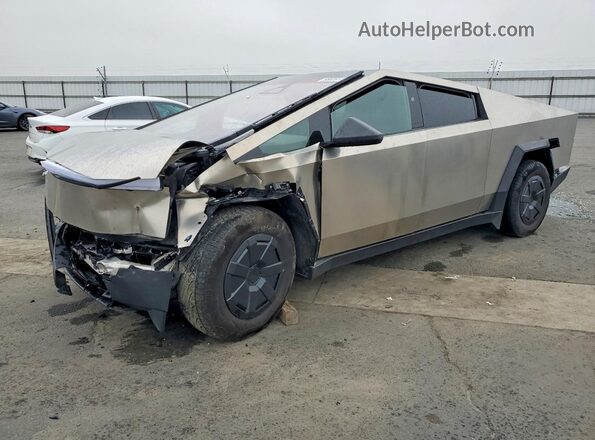 7G2CEHEDXSA070628 2025 TESLA CYBERTRUCK Серебряный Передняя левая четверть