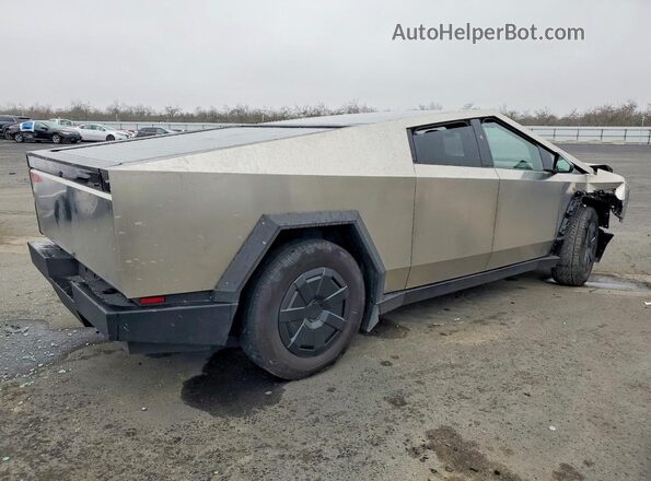 7G2CEHEDXSA070628 2025 TESLA CYBERTRUCK Серебряный Задняя правая четверть