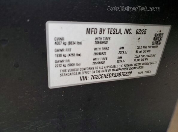 7G2CEHEDXSA070628 2025 TESLA CYBERTRUCK Серебряный Вид наклейки с VIN-кодом
