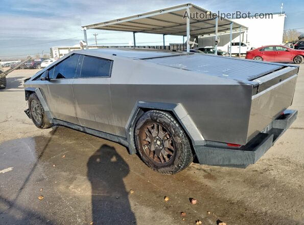 7G2CEHEE9RA021004 2024 TESLA CYBERTRUCK Silver Задня ліва чверть