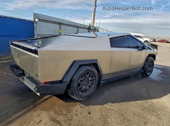 7G2CEHEE9RA021004 2024 TESLA CYBERTRUCK Silver Задня права чверть