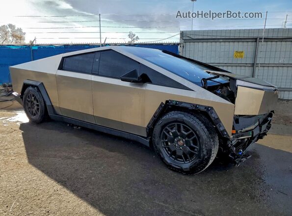 7G2CEHEE9RA021004 2024 TESLA CYBERTRUCK Silver Передня права чверть