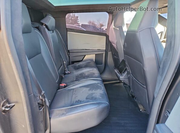 7G2CEHEE9RA021004 2024 TESLA CYBERTRUCK Silver Вид задніх сидінь