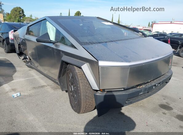 7G2CEHEE9SA062786 2025 TESLA CYBERTRUCK Серебряный Передняя правая четверть