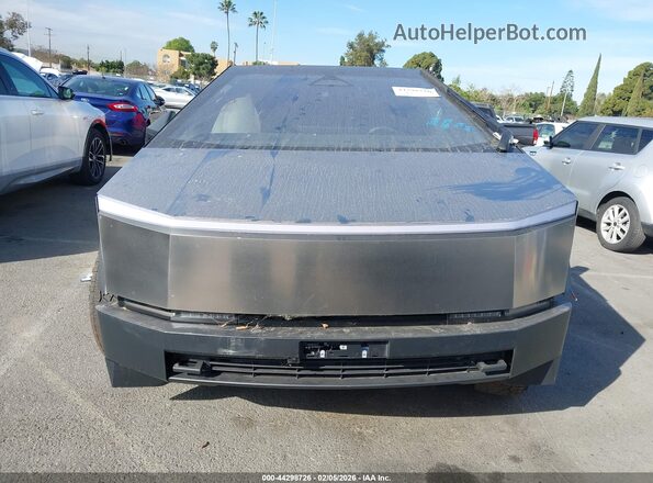 7G2CEHEE9SA062786 2025 TESLA CYBERTRUCK Серебряный Вид панели приборов