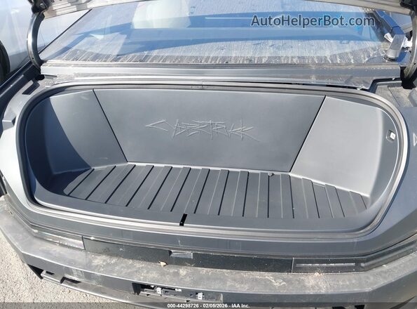 7G2CEHEE9SA062786 2025 TESLA CYBERTRUCK Серебряный Вид сзади