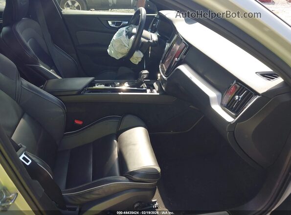 7JR102FM4KG007121 2019 VOLVO S60 Gray Widok wnętrza z przodu