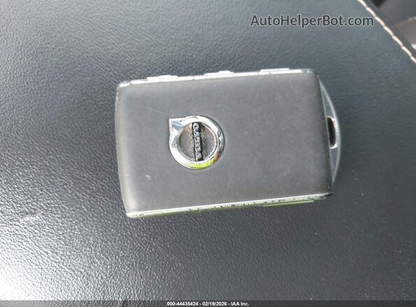 7JR102FM4KG007121 2019 VOLVO S60 Gray Widok deski rozdzielczej