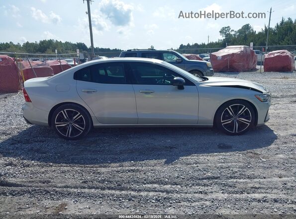 7JR102FM4KG007121 2019 VOLVO S60 Gray Widok wnętrza z tyłu