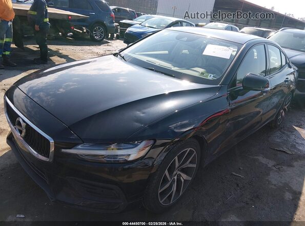 7JRA22TKXLG073056 2020 VOLVO S60 Черный Передняя левая четверть