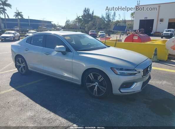 7JRA22TL4KG010090 2019 VOLVO S60 Серый Передняя правая четверть