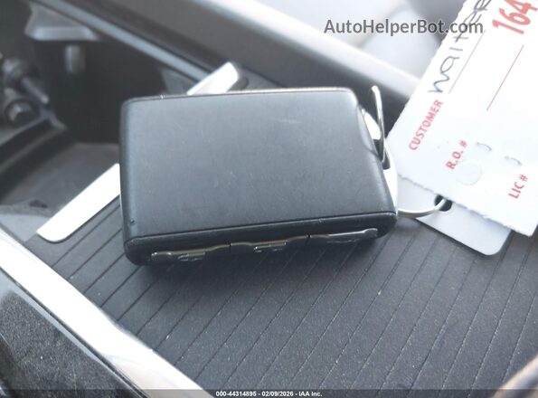 7JRL12FK6RG320041 2024 VOLVO S60 Черный Вид панели приборов