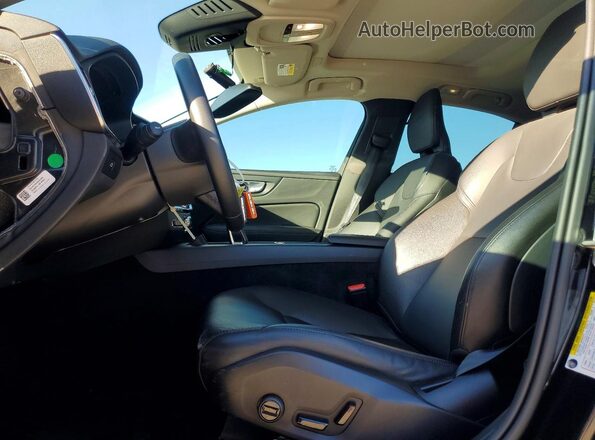 7JRL12FKXRG296407 2024 VOLVO S60 Черный Вид салона спереди