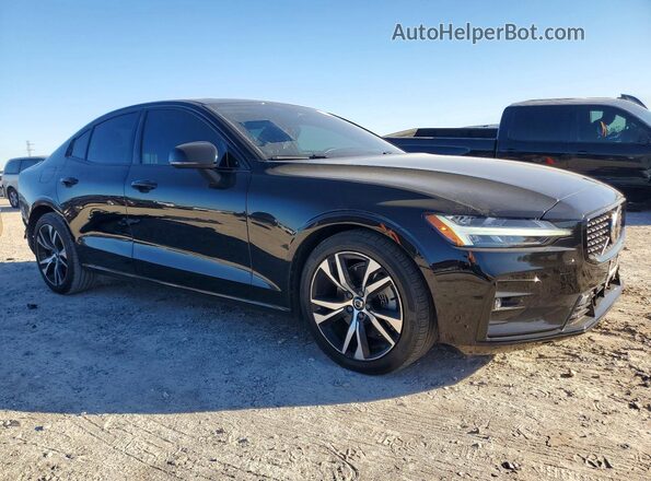 7JRL12FKXRG296407 2024 VOLVO S60 Черный Передняя правая четверть