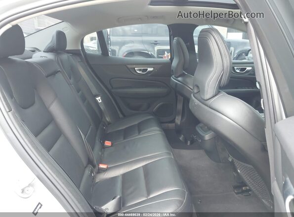 7JRL12FL9RG281048 2024 VOLVO S60 Gray Widok naklejki z numerem VIN