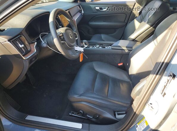 7JRL12FL9RG301198 2024 VOLVO S60 Серый Вид салона спереди