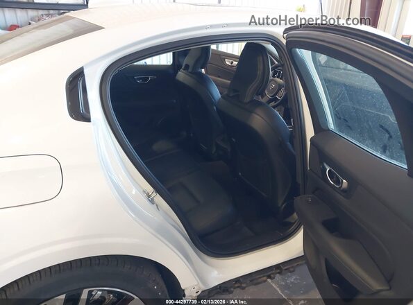 7JRL12GJ9SG362425 2025 VOLVO S60 Белый Вид наклейки с VIN-кодом