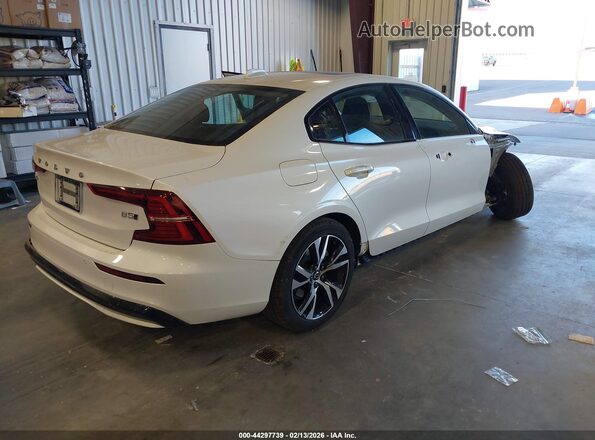 7JRL12GJ9SG362425 2025 VOLVO S60 Белый Задняя правая четверть