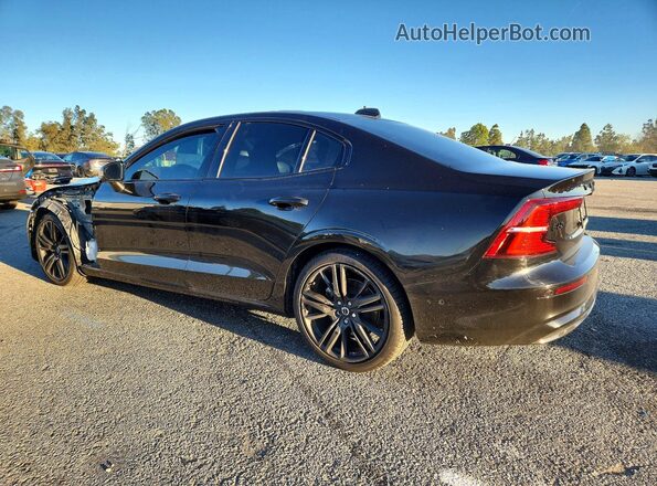 7JRL12TH7RG310417 2024 VOLVO S60 Черный Задняя левая четверть