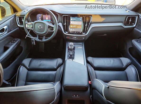 7JRL12TH7RG310417 2024 VOLVO S60 Черный Вид панели приборов