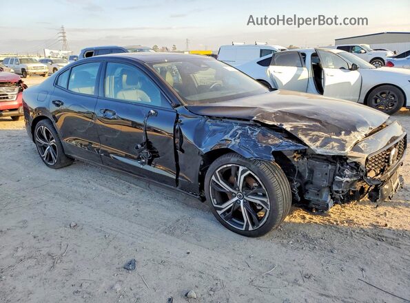 7JRL12TK4RG322231 2024 VOLVO S60 Черный Передняя правая четверть
