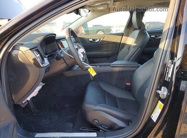 7JRL12TK4RG322231 2024 VOLVO S60 Черный Вид салона спереди