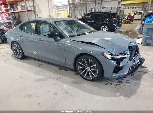 7JRL12TZ8NG189481 2022 VOLVO S60 Серый Передняя правая четверть