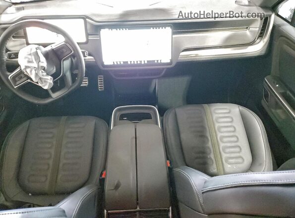 7PDSGABA5RN035836 2024 RIVIAN R1S Черный Вид панели приборов