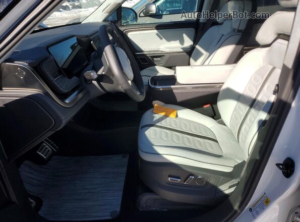 7PDSGABA9RN043969 2024 RIVIAN R1S White Widok wnętrza z przodu
