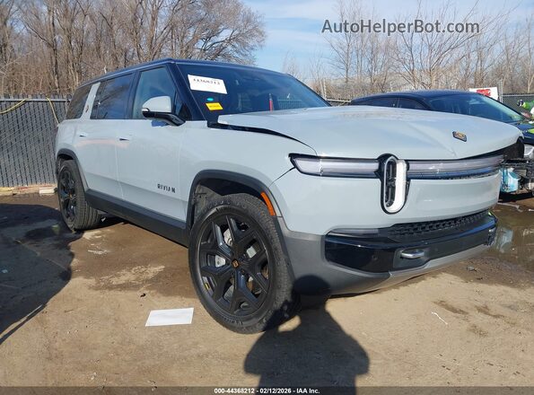 7PDSGBBA9SN054322 2025 RIVIAN R1S Серебряный Передняя правая четверть