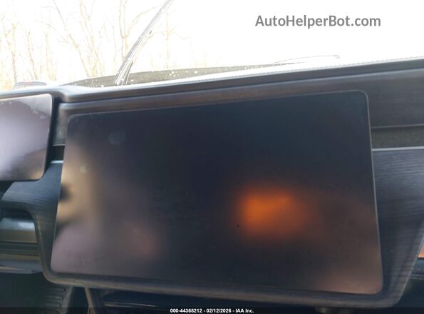7PDSGBBA9SN054322 2025 RIVIAN R1S Серебряный 