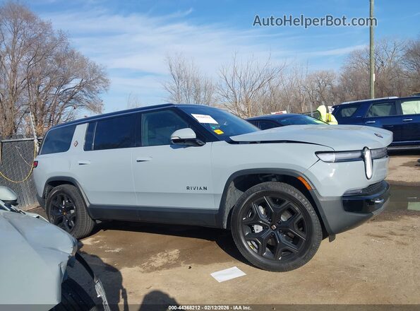 7PDSGBBA9SN054322 2025 RIVIAN R1S Серебряный Вид щитка приборов
