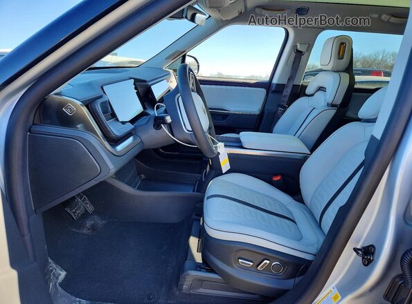 7PDSGCBA3TN084858 2026 RIVIAN R1S Белый Вид салона спереди