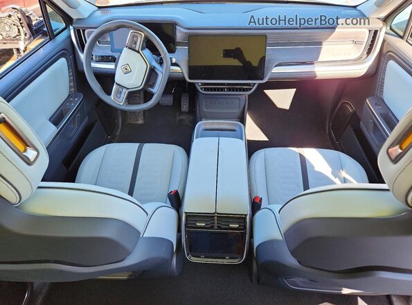 7PDSGCBA3TN084858 2026 RIVIAN R1S Белый Вид панели приборов