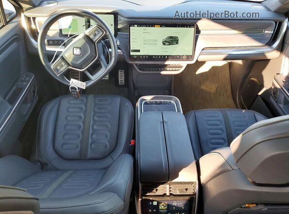 7PDSGCBA4RN032468 2024 RIVIAN R1S Green წინა პანელის ხედი