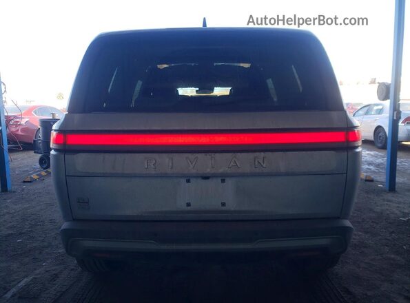 7PDSGCBA6RN041687 2024 RIVIAN R1S Silver Rear view