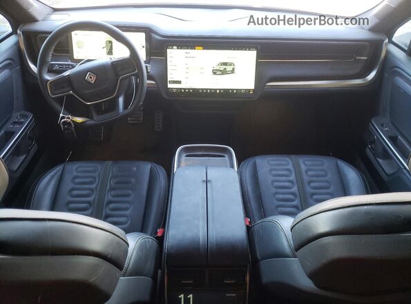 7PDSGCBA6RN041687 2024 RIVIAN R1S Silver Dashboard view