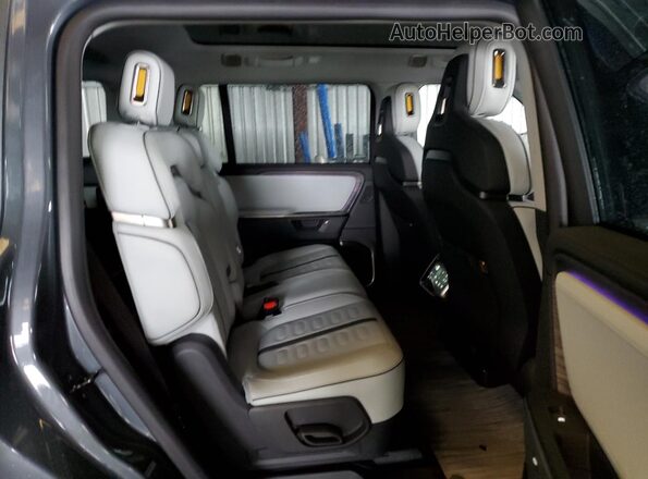 7PDSGCBA8TN079297 2026 RIVIAN R1S Серый Вид задней части салона