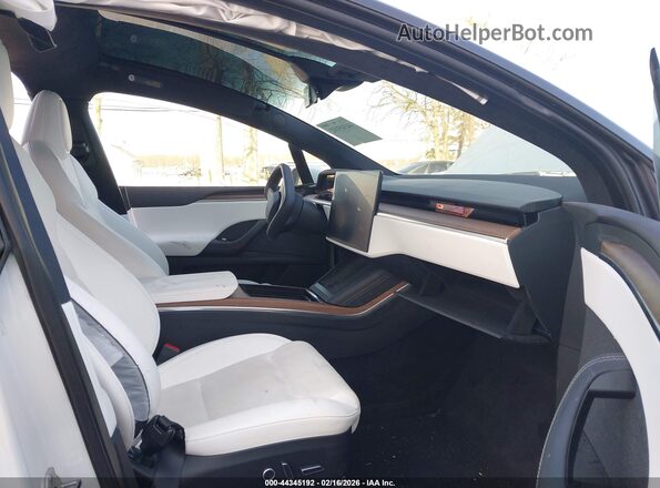 7SAXCAE51NF356436 2022 TESLA MODEL X Белый Вид салона спереди