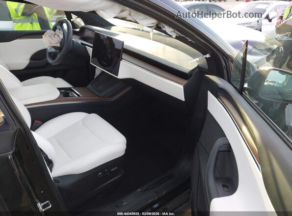 7SAXCAE52PF425296 2023 TESLA MODEL X Черный Вид салона спереди