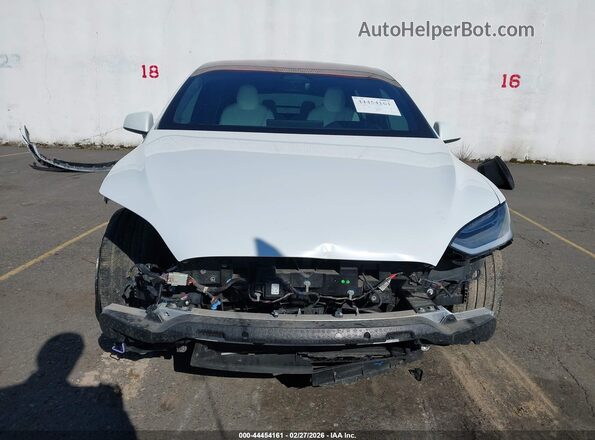 7SAXCBE50NF362668 2022 TESLA MODEL X Белый Вид задней части салона