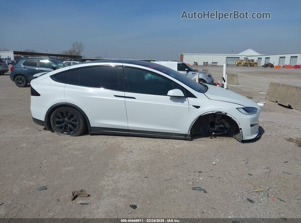 7SAXCBE50PF402413 2023 TESLA MODEL X White Widok wnętrza z tyłu