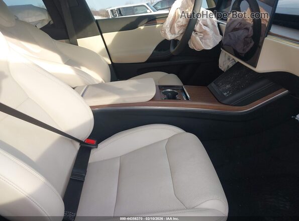 7SAXCBE51RF455317 2024 TESLA MODEL X Черный Вид салона спереди