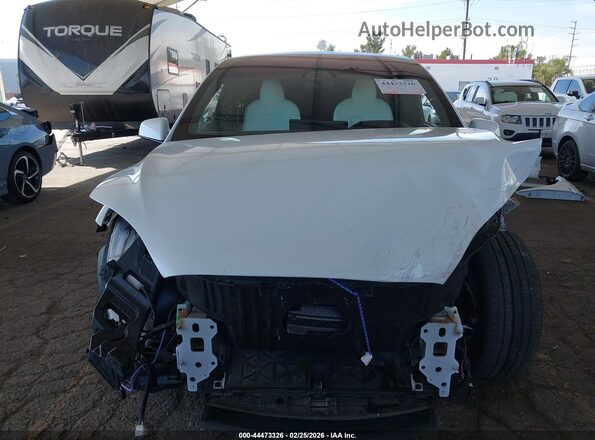 7SAXCBE52RF441278 2024 TESLA MODEL X White Vista interior trasera