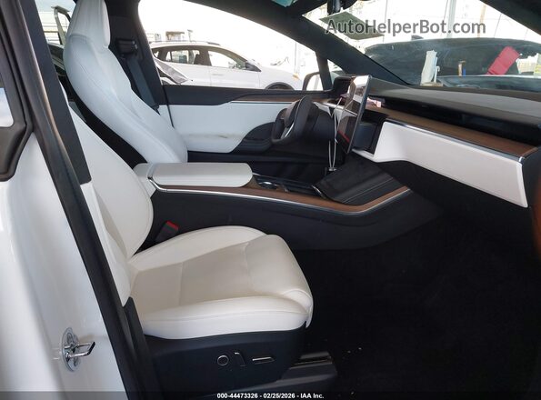 7SAXCBE52RF441278 2024 TESLA MODEL X White Vista interior delantera