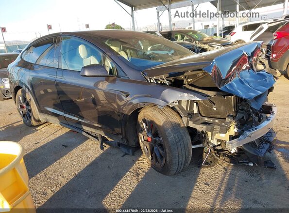 7SAXCBE66RF446993 2024 TESLA MODEL X Серый Передняя правая четверть